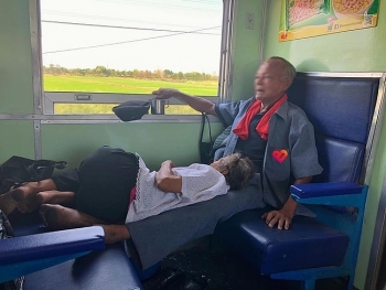 melting heart photo of old woman slumbering on husbands legs vietnams train